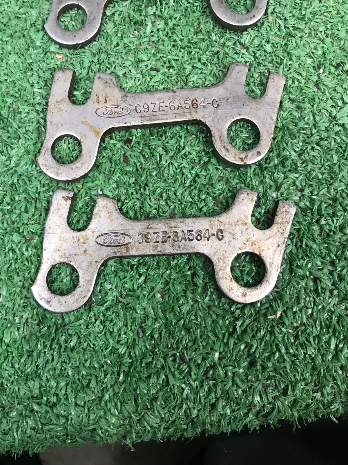 NOS pushrod guide plates for 19691970 Mustang Boss 302 C9ZZ6A454A eBay