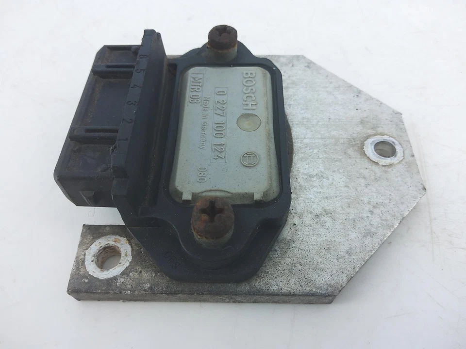 Porsche 944 S2 1991 Ignition Control Module Unit & Bracket Bosch 0 227 100 124 — 第 2/4 张图片