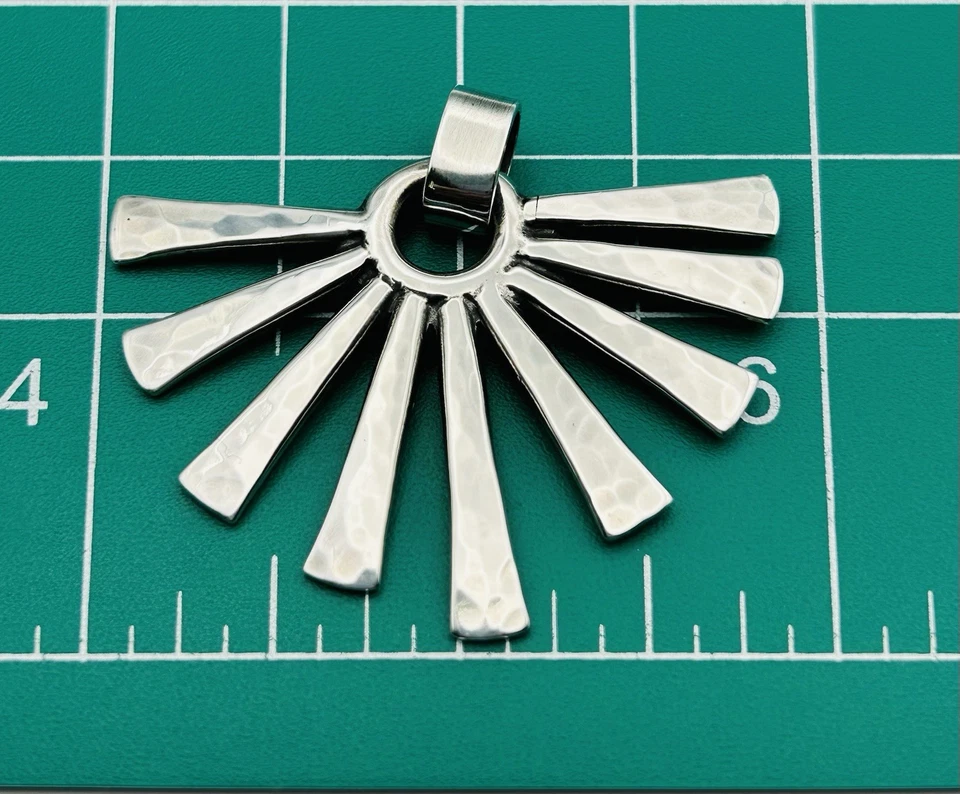 Colgante James Avery retirado de plata de ley 925 XL martillado Sunburst llamativo Foto 3 de 4