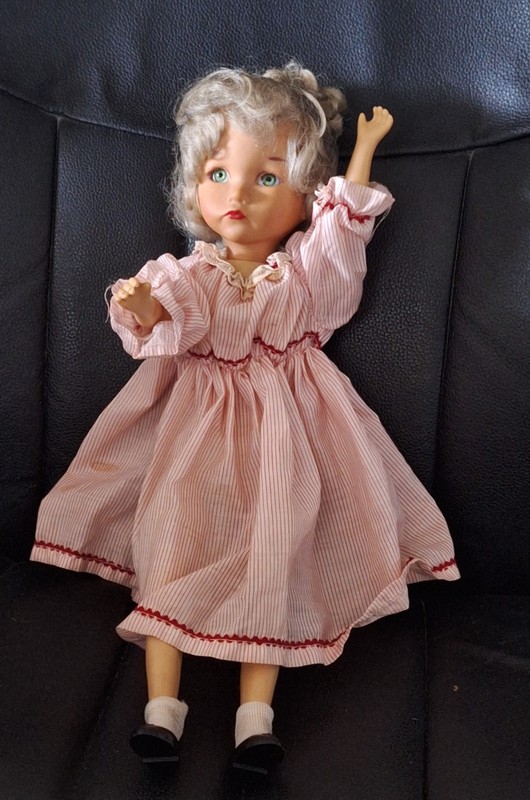 14" vintage doll, appears to resemble a classic Madame Alexander Cissy. Fabulous