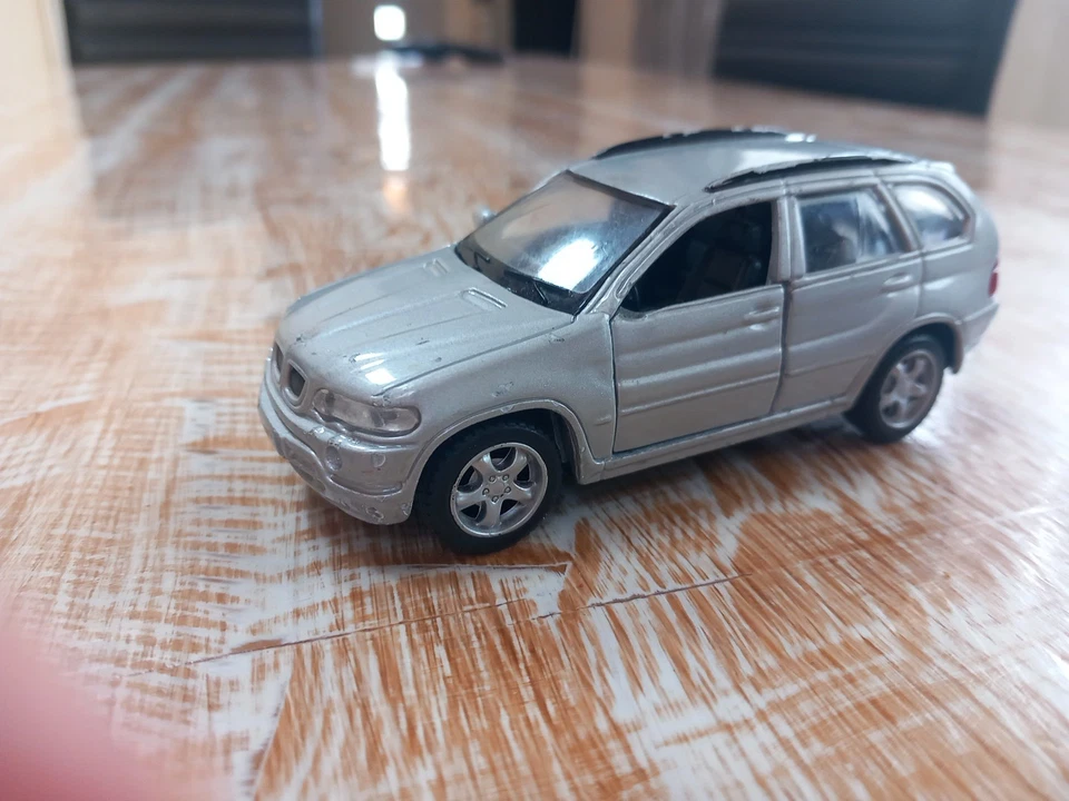 BMW X5 1/42 Maisto  - Immagine 2 di 4