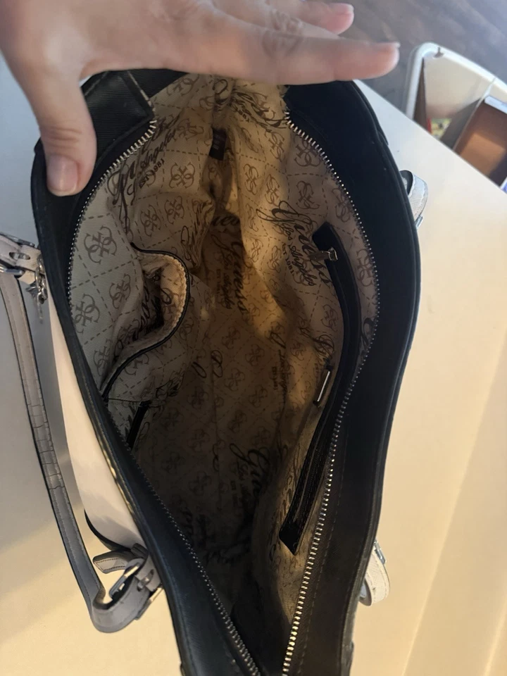 Mini Bolso de Hombro Guess Delaney Petit Bandolera Asa Superior Azul Negro Blanco Foto 3 de 3