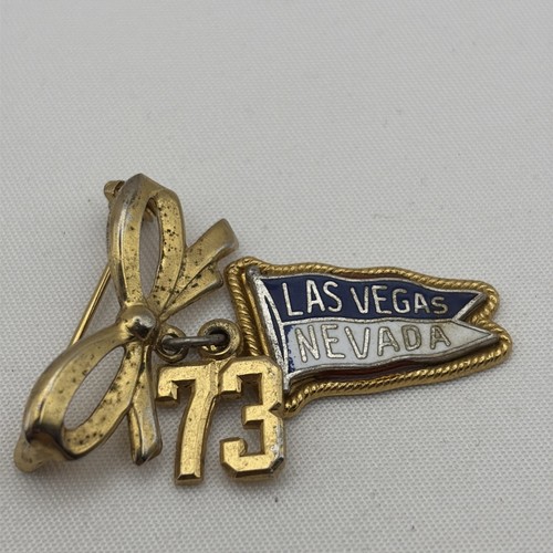 Vintage 1973 Las Vegas Nevada Pennant Bow Gold Tone Lapel Hat Pin