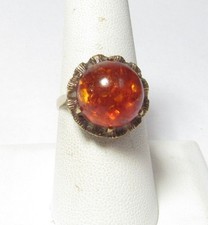 VINTAGE 8K SOLID GOLD RING W/ ROUND NATURAL AMBER