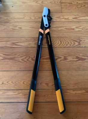 New Garden Tree Trimming Tool - Fiskars 32'' Power Gear Bypass Loppers Yard Trees