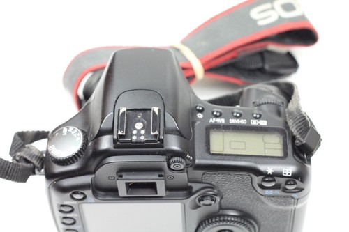 Canon EOS 30D 8.2MP Digital SLR Camera Body WORKS BUT STICKY SHUTTER BUTTON /834 - Picture 5 of 8