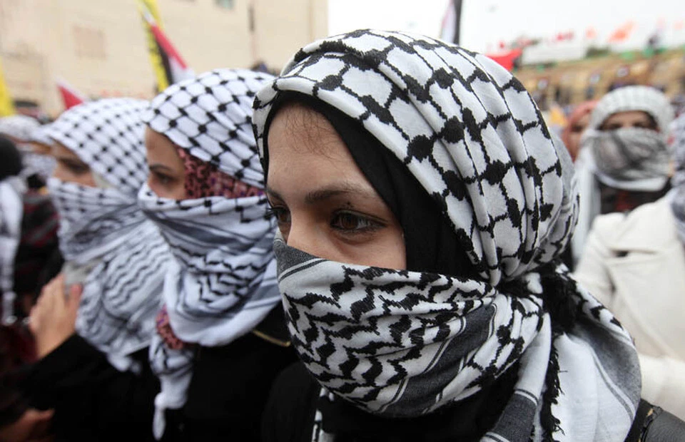 black and white scarf women