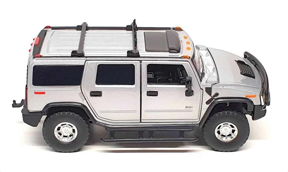 Tayumo 1/32 Scale Diecast 32160011 - Hummer H2 - Silver - Image 3 of 4