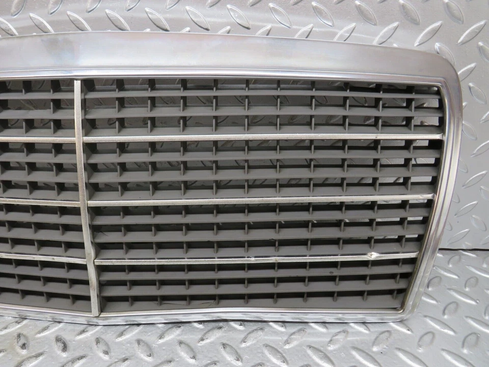 ⚙27769⚙ Mercedes-Benz S124 300TE grelha capota de vagão cromada 1248880323 - Imagem 3 de 4