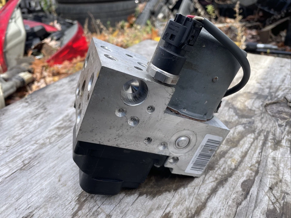 Conjunto de módulo de freno antibloqueo bomba ABS Infiniti G35 Nissan 350Z 2003-2007 OEM Foto 2 de 4