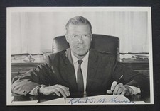 B1159 Robert McNamara Autogrammkarte Foto original signiert