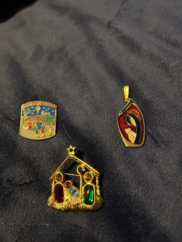 Lot Of 3 Christmas Nativity Pins And Pendant 