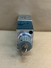Bosch 0 811 332 106 Hydraulic Flow Control Valve, 5-315 Bar (w/Key)