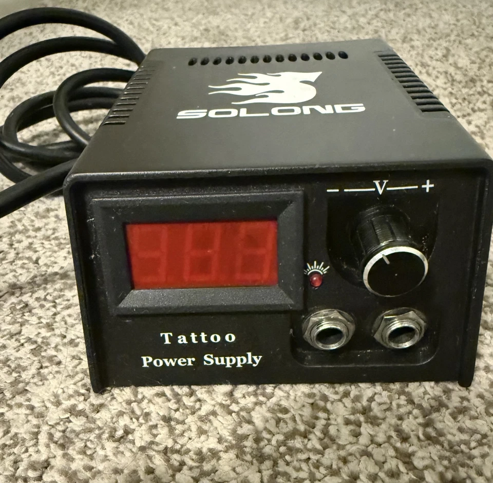 Fuente de alimentación digital para tatuajes Solong pantalla LCD P142-2 Foto 2 de 4