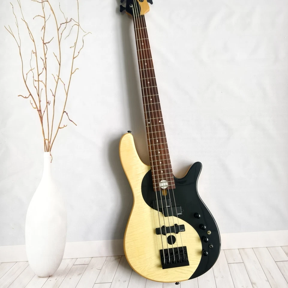 US  spot 5-string bass guitar with black hardware, made of maple neck - Image 2 of 4