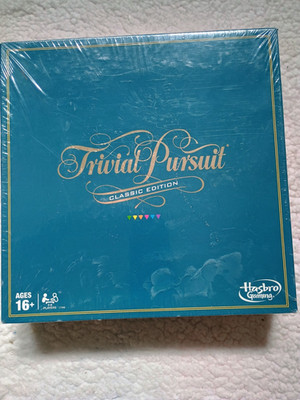 Trivial Pursuit Classic Edition Board Game 2016 Hasbro C1940 New Sealed 2400 Qs