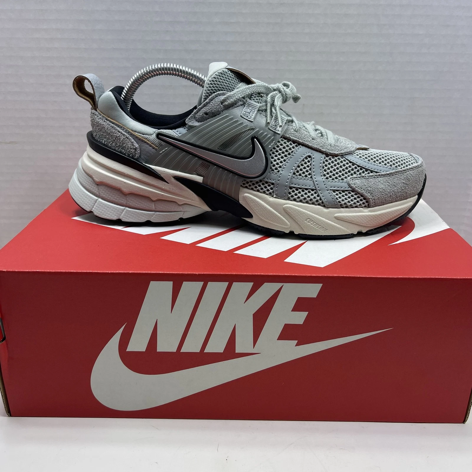 Nike V2K Run Shoes Womens Size 9.5 Gray Light Pumice Chrome Running FN6703-003