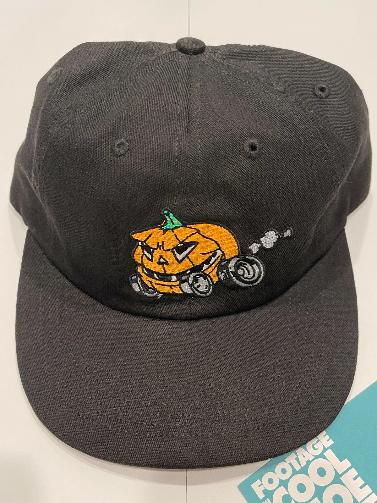 CAPUCHON CHAPEAU 6 PANNEAUX CITROUILLE SUPRÊME SUR ROUES 2019 FW19 LOGO BOÎTE NOIRE