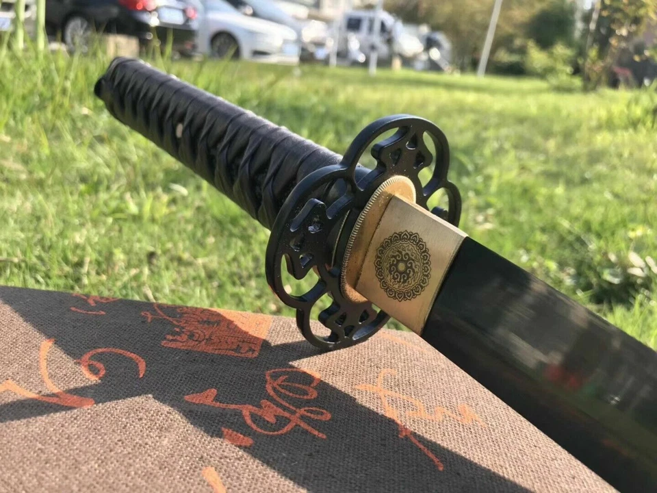 ESPADA WAKIZASHI SAMURAI JAPONESA TRADICIONAL HECHA A MANO HOJA NEGRA ESPIGA COMPLETA Foto 4 de 4