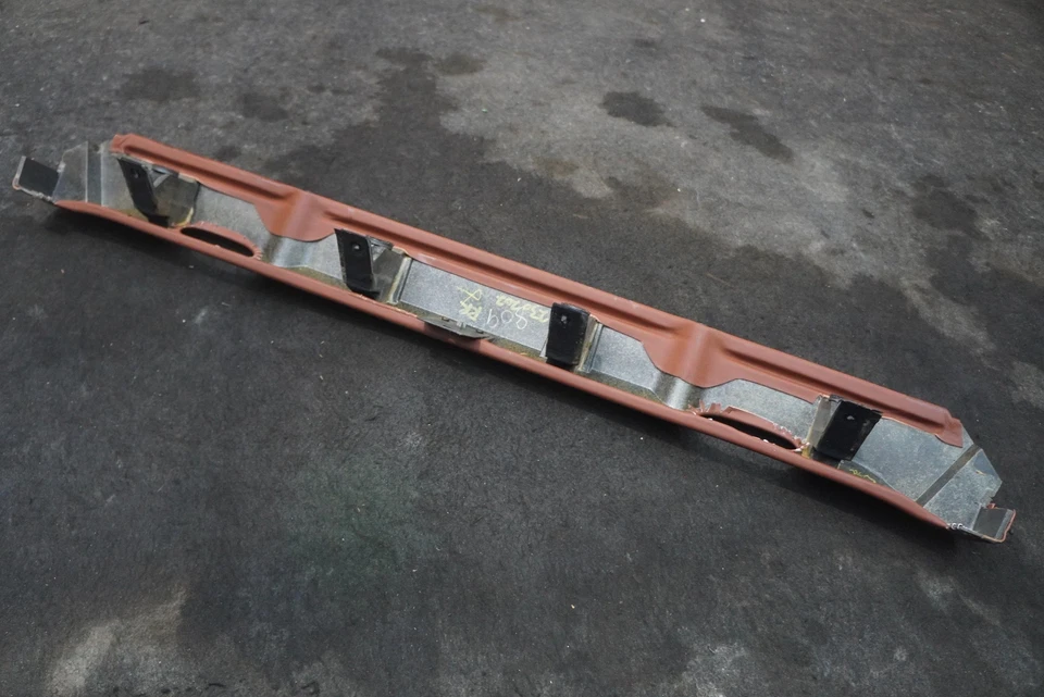 Panel de ajuste de acabado de cubierta superior trasera 6G33674A09AAW Aston Martin V12 Vantage 2017 Foto 4 de 4