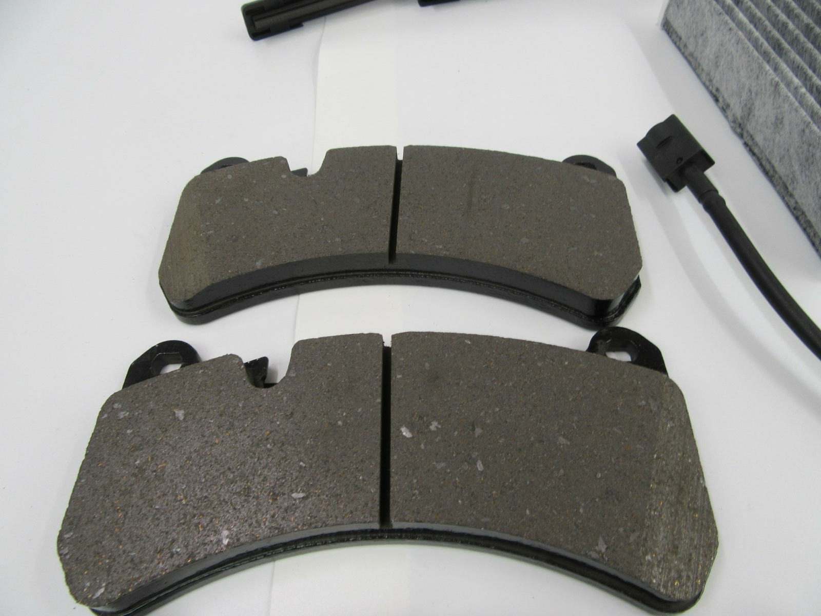 Maserati Ghibli Quattroporte front rear brake pads filters wiper blades #590