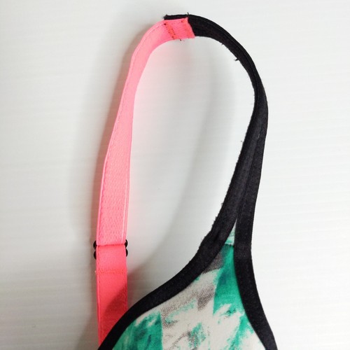 Berlei Sports Bra 10C Green White Black Underwire Moulded Cup Support - Picture 4 of 8
