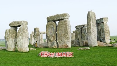 FOTO STONEHENGE. (5) EIN BELIEBTER ORT ZU BESUCHEN IST DIE SPÄTNEOLITHIKUM STO