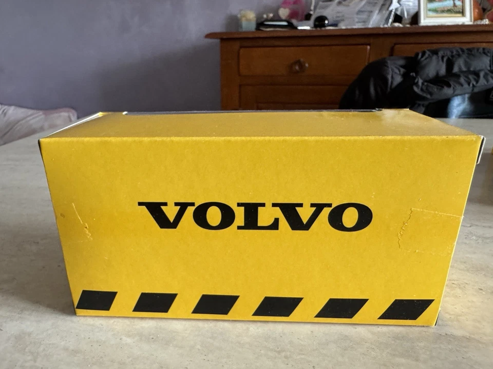 MEZZO DA LAVORO STRADALE CAMION RIBALTABILE VOLVO 1:87 NUOVO BOX DA COLLEZIONE - Immagine 4 di 4