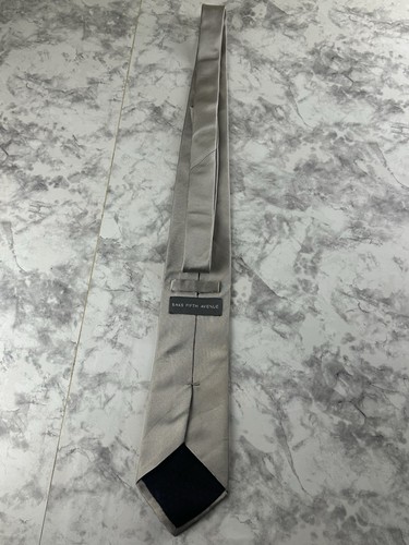 Corbata Saks Fifth Avenue Gris Tejida 100% Seda Hecha en EE. UU. Diseñador - Imagen 3 de 10