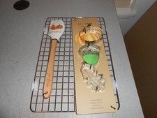 RAE DUNN 6 PIECE BAKING SET