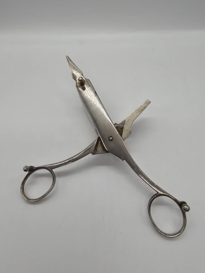 Tijeras recortadoras de mechas antiguas placa de plata inglesa siglo XIX candelabro pickwick Foto 4 de 4
