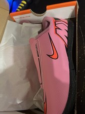 Nike Mercurial Vapor 16 Club Youth Pink Indoor Soccer Shoes Size 13.5