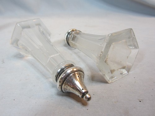Pair of Sterling Silver Salt &Pepper Shakers .520 Troy Ounce - Picture 2 of 3