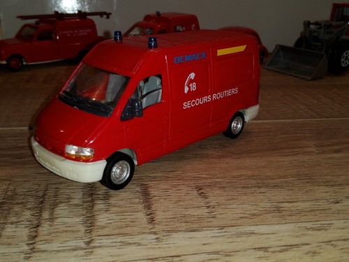 Grande échelle De Pompier Mercedes 220 SE 1999 - Modèle Réduit 1/43 Norev, Occasion, Matériau Zamak