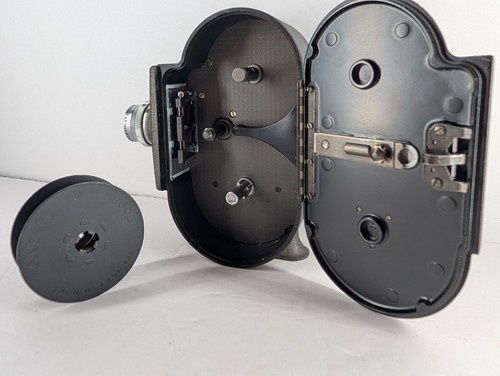 1930's Bell & Howell "Sportster" Clockwork Double 8 Movie Camera. See Videos -G2 - Picture 11 of 13