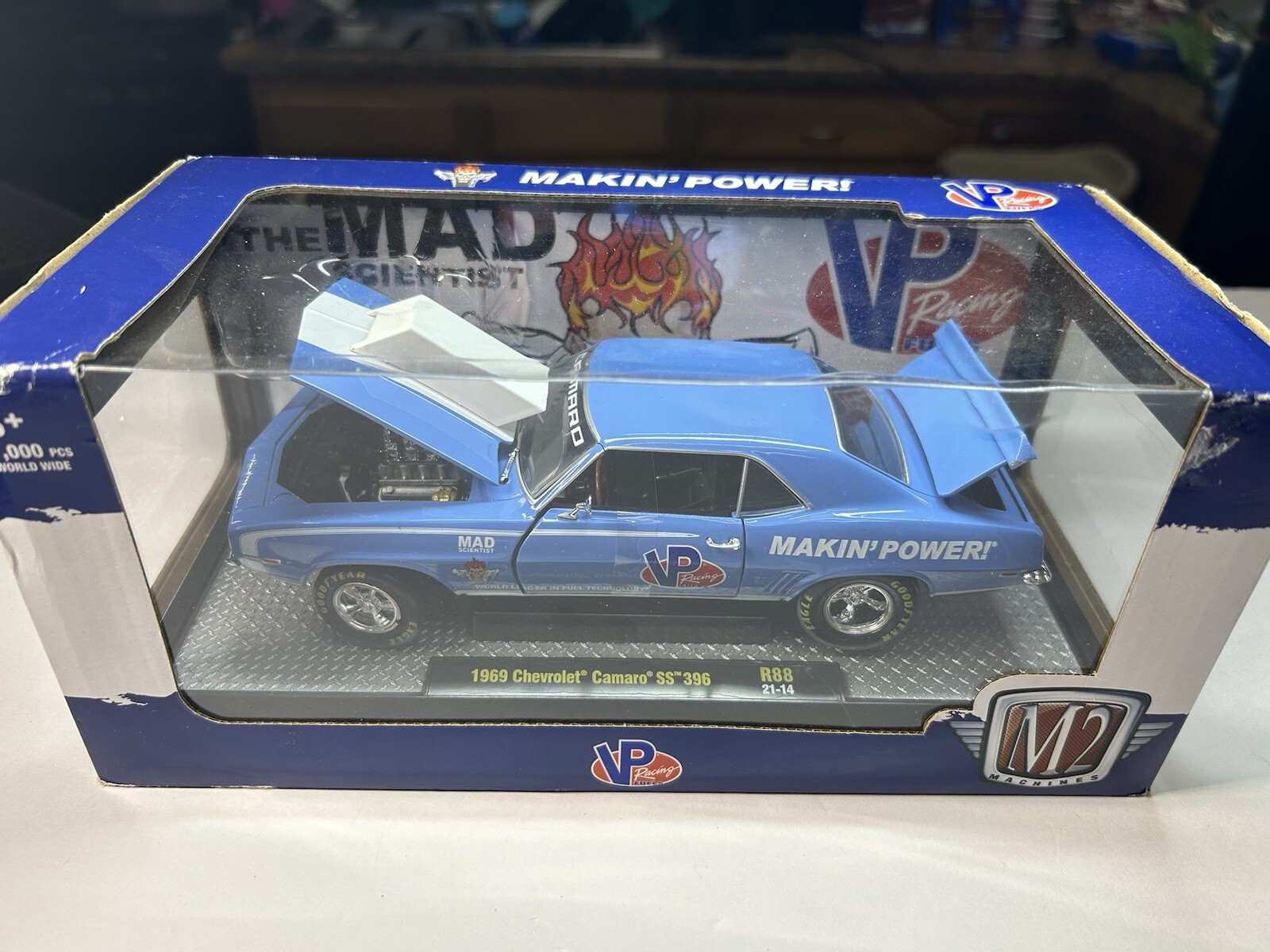 M2 Machines 1969 Chevrolet Camaro SS 396 CHASE VP Racing R88 1:24 Diecast
