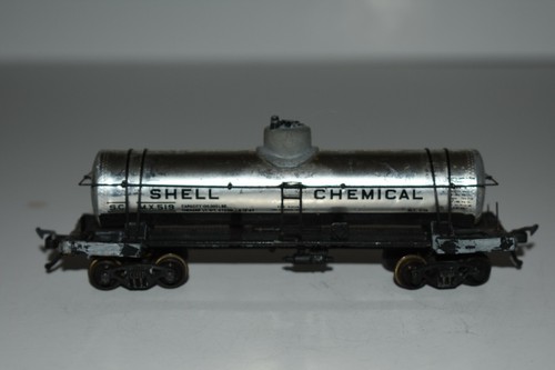HO Scale Shell Chemical Single Dome Tank Car 519 C15538 - Picture 2 of 3