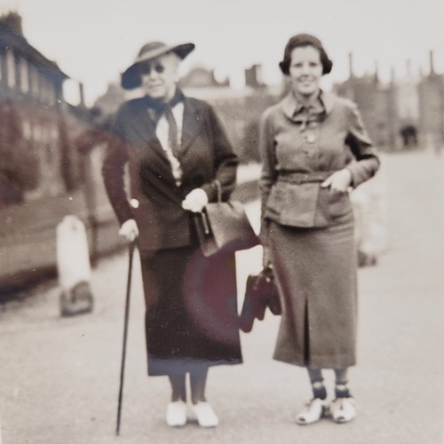 1930s Black & White Photo Photograph Walking Women Well Dressed One w Cane & Hat - Picture 2 of 5