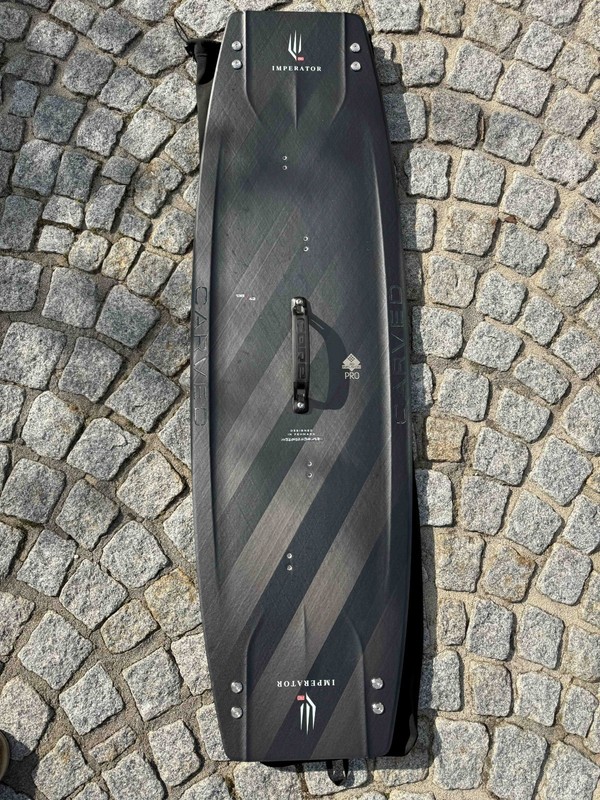 Carved Imperator Pro Twin Tip Kiteboard Kitesurfen 138 x 40 cm Carbon