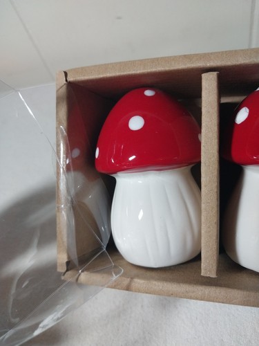 Neu rote Kappe Pilz Salz & Pfefferstreuer 2,5" hoch weißer Stiel klobiger Stil - Bild 2 von 6