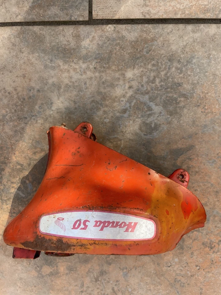 OEM ORIGINAL HONDA C100 CA100 C102 CA102 TANQUE DE GASOLINA 59-70 algo de óxido en el interior Foto 2 de 4