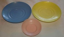 VINTAGE CHILD'S TOY 3 PLASTIC PLATES