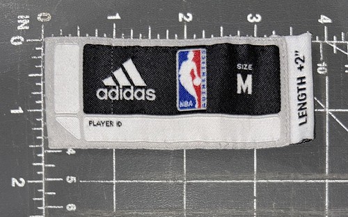 National Basketball Verband NBA Logo Abzeichen Tag Adidas Authentics Gr. M Korb - 第 1/1 張圖片