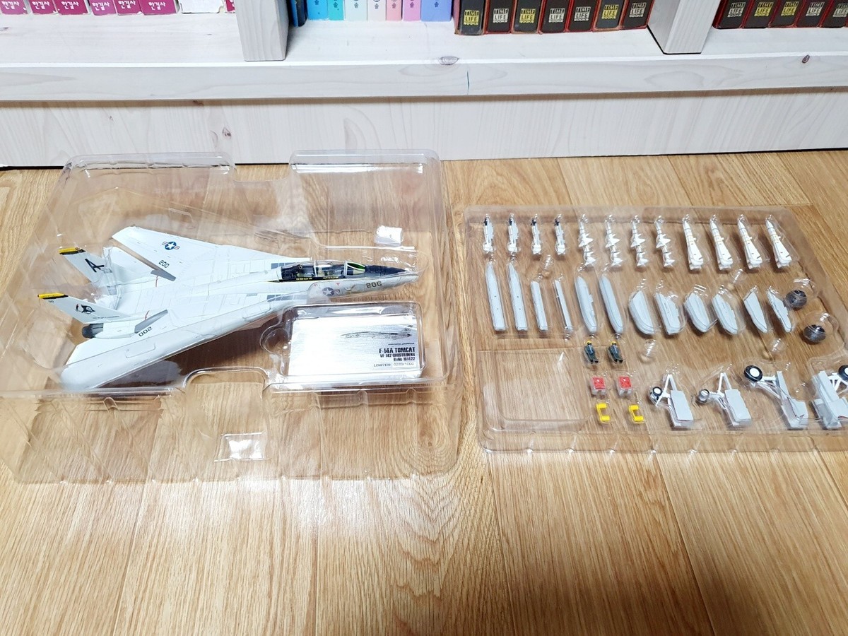 CALIBRE WINGS F-14A TOMCAT VF-142 GHOSTRIDERS BUNO 161422 CALIBRE WINGS F-14A TOMCAT VF-142 GHOSTRIDERS BUNO 161422
