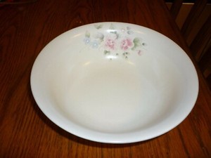 Pfaltzgraff "TEA ROSE" Pattern .. Vegetable Bowl .. Nice Piece!