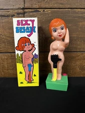 VINTAGE SEXY SUSAN Hong Kong Toy Risqué Novelty Gag Water Action RARE W/BOX