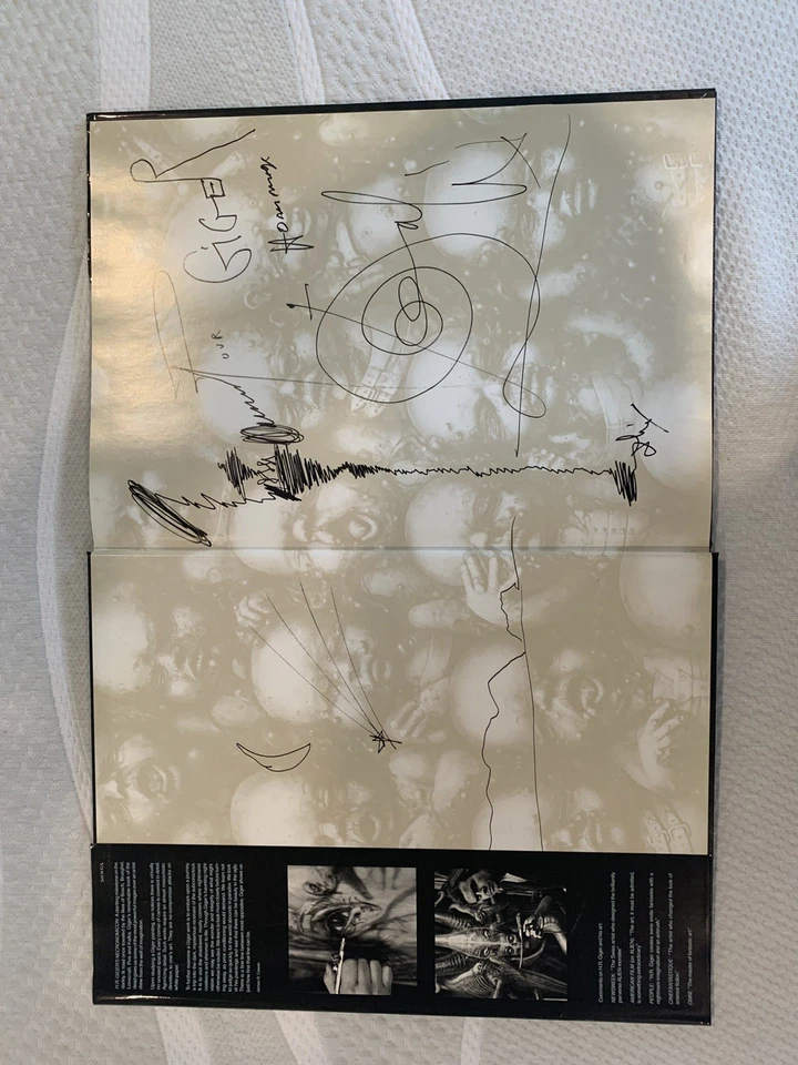 H.R. GIGER'S NECRONOMICON, intro. by Clive Barker -1992 Foto 4 de 4