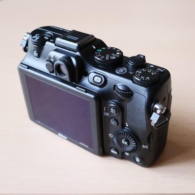 Nikon COOLPIX P7100 Digital Camera Black 10.1MP CCD Tilt-LCD
