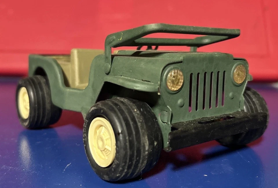 Camión verde militar vintage años 60 • TONKA Jeep Army • metal prensado EE. UU. Foto 4 de 4