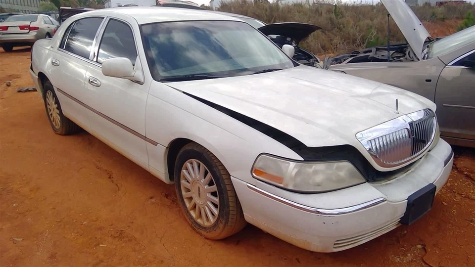 Radiator Fits 03-05 CROWN VICTORIA 263628 - Image 2 of 4